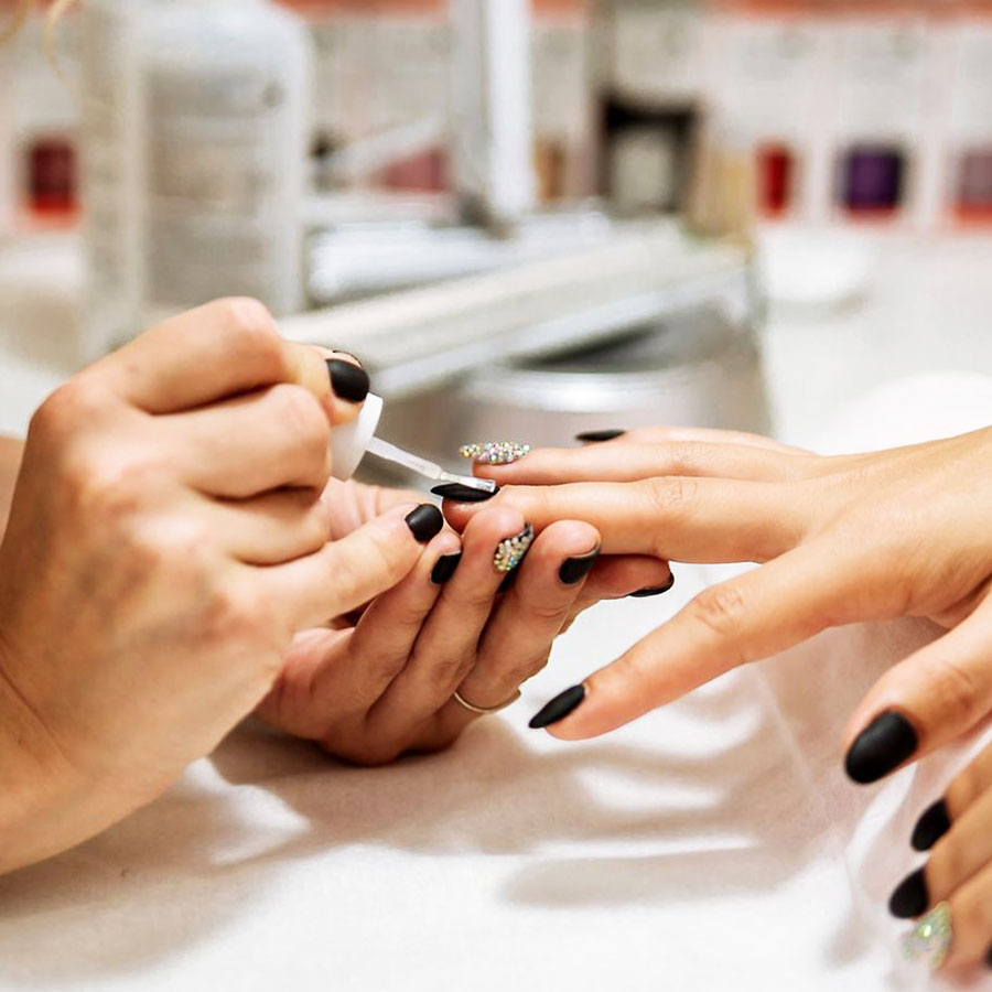 HAPPY NAILS & SPA